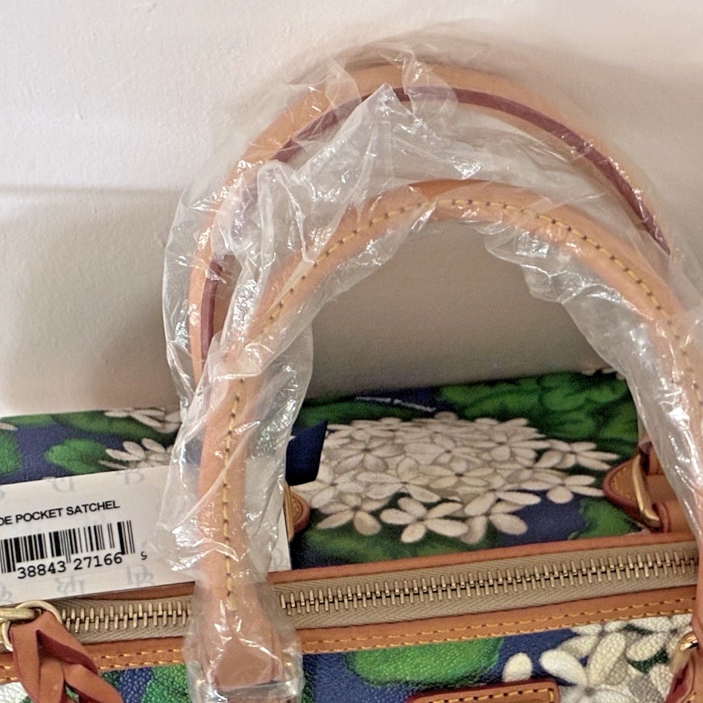 NWT Dooney & Bourke White Hydrangea Satchel Bag -Blue Green Card Case & Keychain - Picture 7 of 15